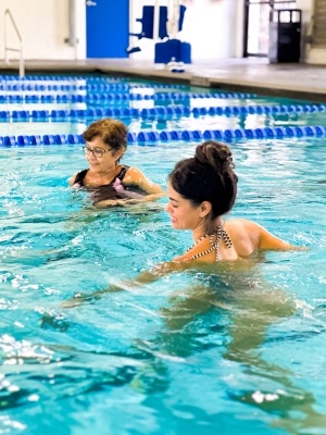 Stay active with grandparents by enrolling for water fitness classes at Rosen Aquatic & Fitness Center in Orlando.